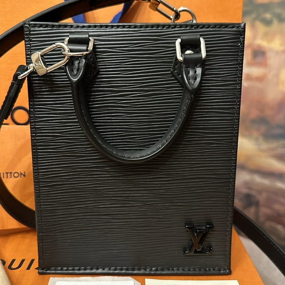 Authentic Louis Vuitton P. Sac Plat Epi Noir - Picture 3 of 17